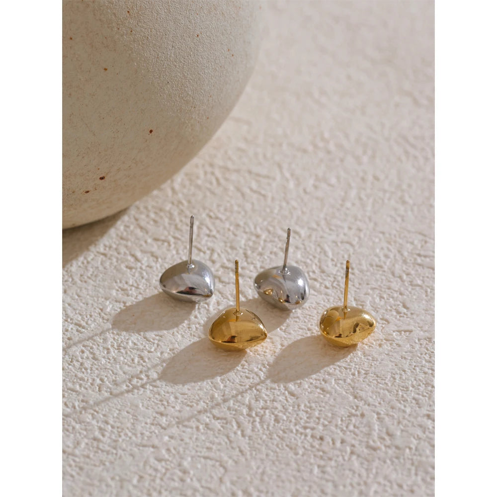 Amoré Petite Heart Stud Earrings
