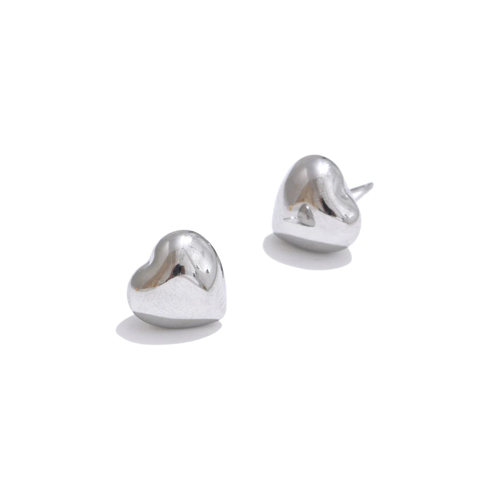 Amoré Petite Heart Stud Earrings