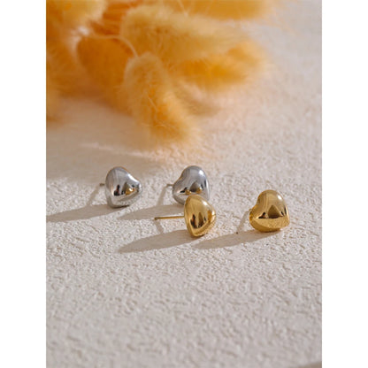 Amoré Petite Heart Stud Earrings