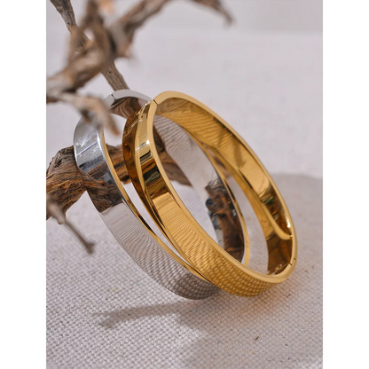 Axis Classic Gold Hinged Bangle