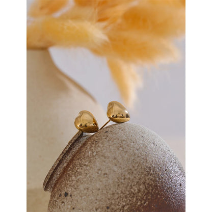 Amoré Petite Heart Stud Earrings